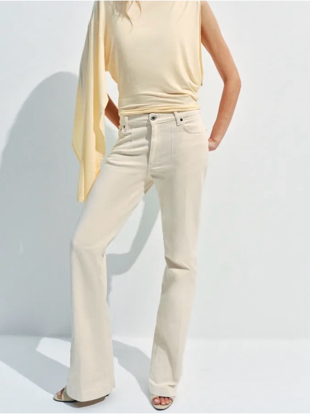 Zara Cream Bootcut -Leg Mid High-Rise Belt Loop at the Waist Women’s Jeans